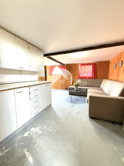 Reality KOMPLEX s.r.o. Vám ponúka na PREDAJ víkendový domček v NOVEJ STRÁŽI časť Komárna.