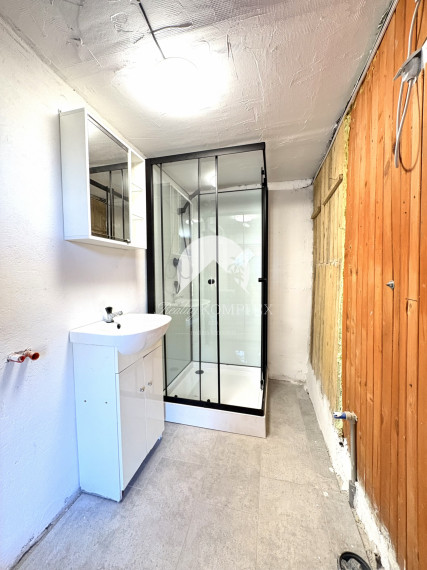 Reality KOMPLEX s.r.o. Vám ponúka na PREDAJ víkendový domček v NOVEJ STRÁŽI časť Komárna.