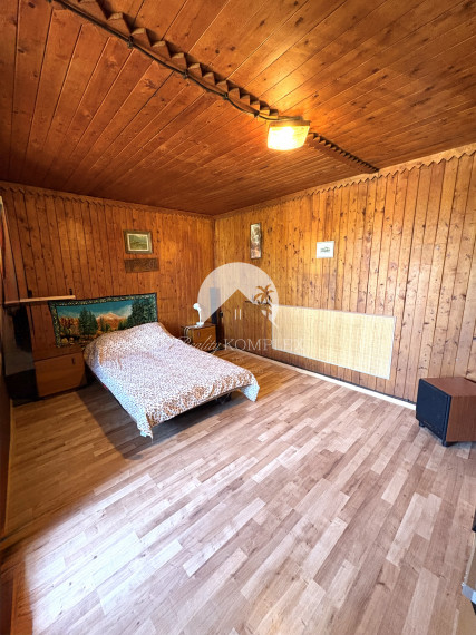 Reality KOMPLEX s.r.o. Vám ponúka na PREDAJ víkendový domček v NOVEJ STRÁŽI časť Komárna.