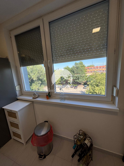 Reality KOMPLEX s.r.o. Vám ponúka exkluzívne na predaj moderný, kompletne zrekonštruovaný 1-izbový byt nachádzajúci sa vo vyhľadávanej časti obce Zemianska Olča.