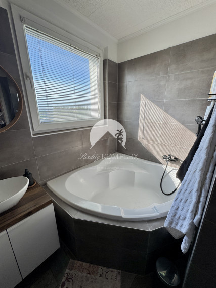 Reality KOMPLEX s.r.o. Vám ponuka EXKLUZÍVNE na PREDAJ 4-izbový byt v Dunajskej Strede