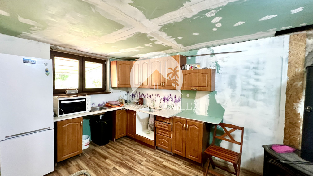 Reality KOMPLEX s.r.o. ponúka na PREDAJ viničný domček s priestranným pozemkom v obci Kamenín