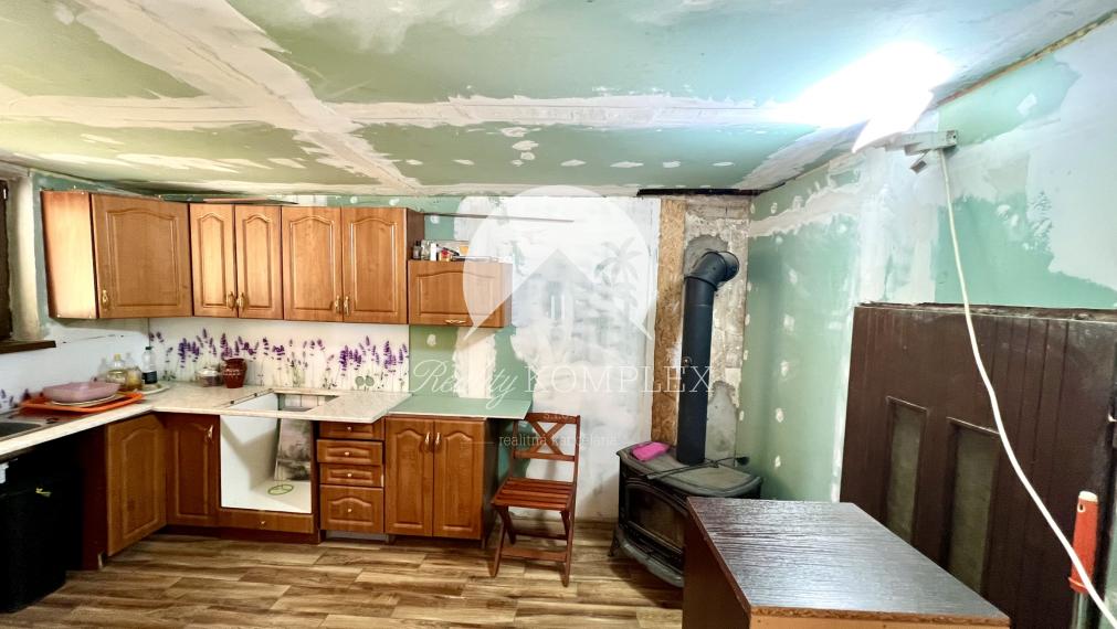 Reality KOMPLEX s.r.o. ponúka na PREDAJ viničný domček s priestranným pozemkom v obci Kamenín