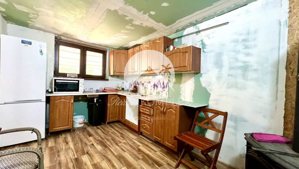 Reality KOMPLEX s.r.o. ponúka na PREDAJ viničný domček s priestranným pozemkom v obci Kamenín