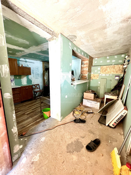 Reality KOMPLEX s.r.o. ponúka na PREDAJ viničný domček s priestranným pozemkom v obci Kamenín