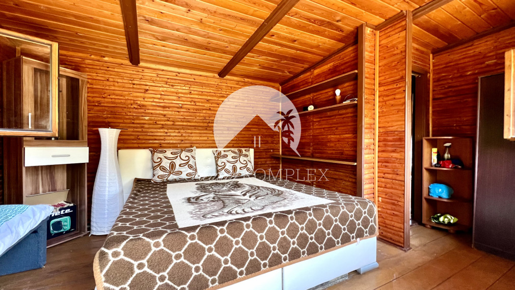 Reality KOMPLEX s.r.o. ponúka na PREDAJ viničný domček s priestranným pozemkom v obci Kamenín