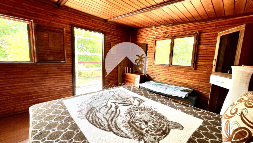 Reality KOMPLEX s.r.o. ponúka na PREDAJ viničný domček s priestranným pozemkom v obci Kamenín