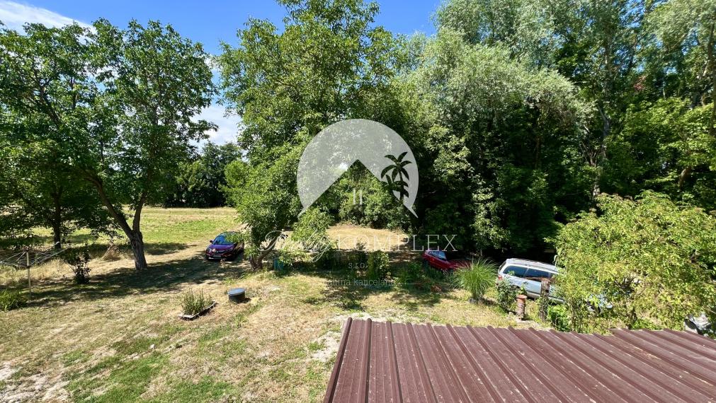 Reality KOMPLEX s.r.o. ponúka na PREDAJ viničný domček s priestranným pozemkom v obci Kamenín