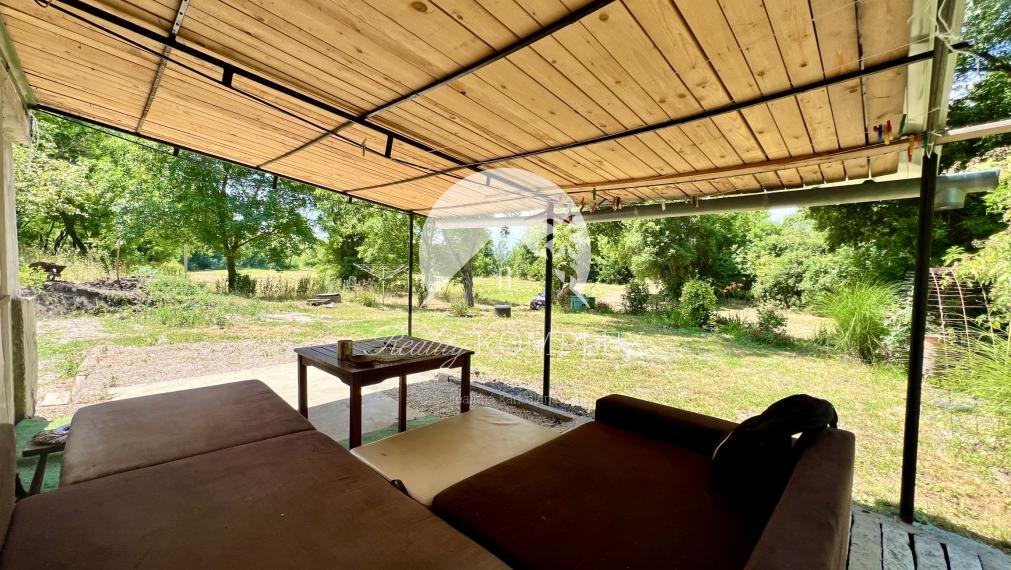 Reality KOMPLEX s.r.o. ponúka na PREDAJ viničný domček s priestranným pozemkom v obci Kamenín