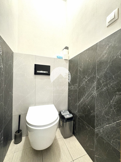 IBA U NÁS !!! Reality KOMPLEX s.r.o.,Vám ponúka na predaj nadštandardnú samotu s veľkým pozemkom obklopenú krásnou prírodou v obci Vrbová nad Váhom len 15 km od Komárna !!!