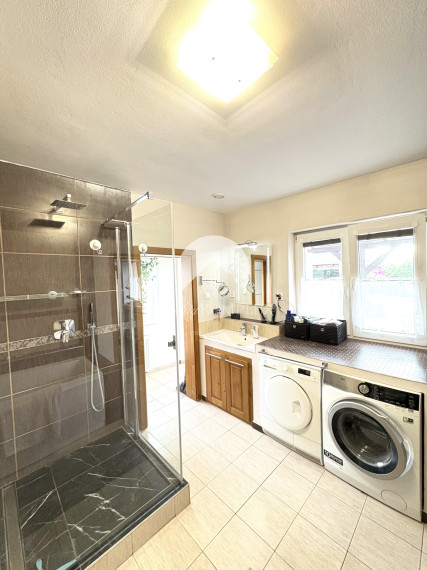 IBA U NÁS !!! Reality KOMPLEX s.r.o.,Vám ponúka na predaj nadštandardnú samotu s veľkým pozemkom obklopenú krásnou prírodou v obci Vrbová nad Váhom len 15 km od Komárna !!!