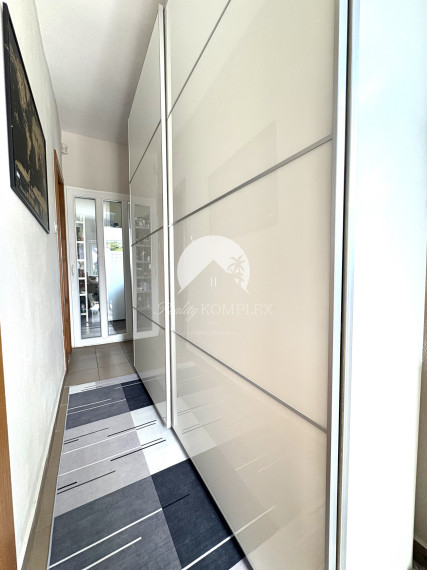 IBA U NÁS !!! Reality KOMPLEX s.r.o.,Vám ponúka na predaj nadštandardnú samotu s veľkým pozemkom obklopenú krásnou prírodou v obci Vrbová nad Váhom len 15 km od Komárna !!!