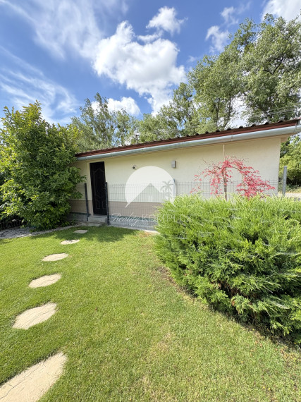 IBA U NÁS !!! Reality KOMPLEX s.r.o.,Vám ponúka na predaj nadštandardnú samotu s veľkým pozemkom obklopenú krásnou prírodou v obci Vrbová nad Váhom len 15 km od Komárna !!!