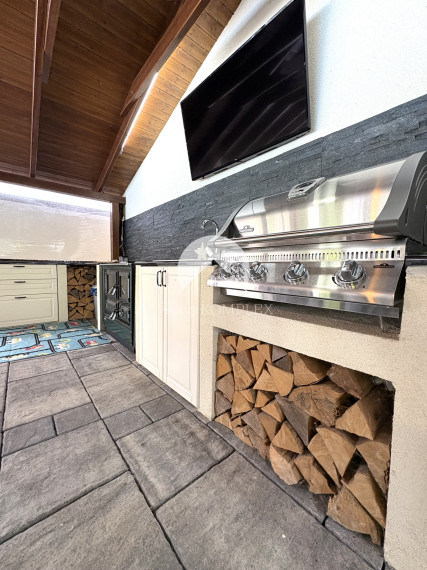 IBA U NÁS !!! Reality KOMPLEX s.r.o.,Vám ponúka na predaj nadštandardnú samotu s veľkým pozemkom obklopenú krásnou prírodou v obci Vrbová nad Váhom len 15 km od Komárna !!!