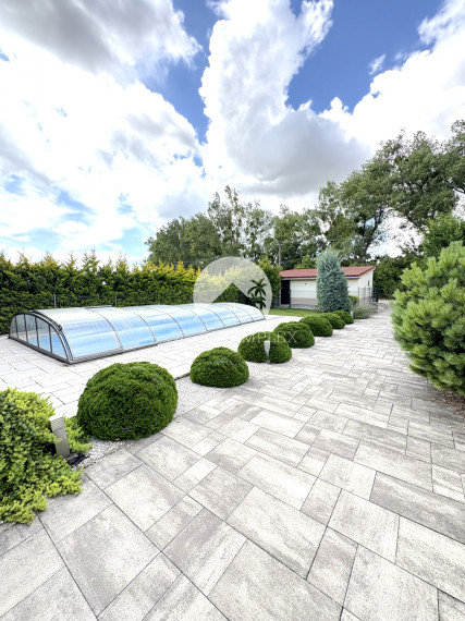 IBA U NÁS !!! Reality KOMPLEX s.r.o.,Vám ponúka na predaj nadštandardnú samotu s veľkým pozemkom obklopenú krásnou prírodou v obci Vrbová nad Váhom len 15 km od Komárna !!!