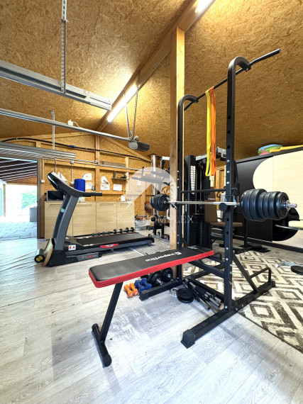 IBA U NÁS !!! Reality KOMPLEX s.r.o.,Vám ponúka na predaj nadštandardnú samotu s veľkým pozemkom obklopenú krásnou prírodou v obci Vrbová nad Váhom len 15 km od Komárna !!!