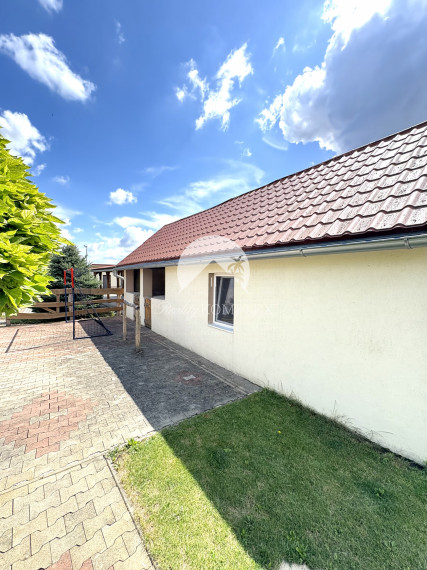 IBA U NÁS !!! Reality KOMPLEX s.r.o.,Vám ponúka na predaj nadštandardnú samotu s veľkým pozemkom obklopenú krásnou prírodou v obci Vrbová nad Váhom len 15 km od Komárna !!!