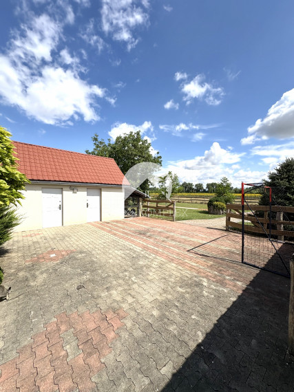 IBA U NÁS !!! Reality KOMPLEX s.r.o.,Vám ponúka na predaj nadštandardnú samotu s veľkým pozemkom obklopenú krásnou prírodou v obci Vrbová nad Váhom len 15 km od Komárna !!!