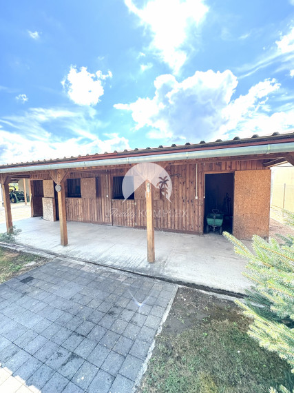 IBA U NÁS !!! Reality KOMPLEX s.r.o.,Vám ponúka na predaj nadštandardnú samotu s veľkým pozemkom obklopenú krásnou prírodou v obci Vrbová nad Váhom len 15 km od Komárna !!!