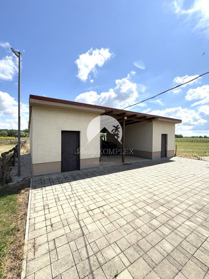 IBA U NÁS !!! Reality KOMPLEX s.r.o.,Vám ponúka na predaj nadštandardnú samotu s veľkým pozemkom obklopenú krásnou prírodou v obci Vrbová nad Váhom len 15 km od Komárna !!!