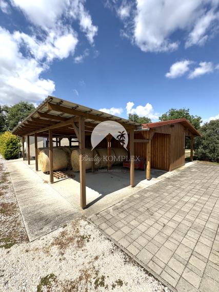 IBA U NÁS !!! Reality KOMPLEX s.r.o.,Vám ponúka na predaj nadštandardnú samotu s veľkým pozemkom obklopenú krásnou prírodou v obci Vrbová nad Váhom len 15 km od Komárna !!!