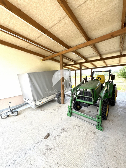 IBA U NÁS !!! Reality KOMPLEX s.r.o.,Vám ponúka na predaj nadštandardnú samotu s veľkým pozemkom obklopenú krásnou prírodou v obci Vrbová nad Váhom len 15 km od Komárna !!!