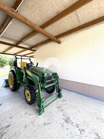 IBA U NÁS !!! Reality KOMPLEX s.r.o.,Vám ponúka na predaj nadštandardnú samotu s veľkým pozemkom obklopenú krásnou prírodou v obci Vrbová nad Váhom len 15 km od Komárna !!!