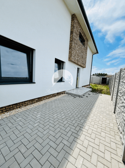 Reality KOMPLEX s.r.o. Vám ponúka na predaj priestranný a svetlý 3-izbový byt v novostavbe štvorbytovky vo Veľkom Mederi.