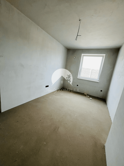 Reality KOMPLEX s.r.o. Vám ponúka na predaj priestranný a svetlý 3-izbový byt v novostavbe štvorbytovky vo Veľkom Mederi.