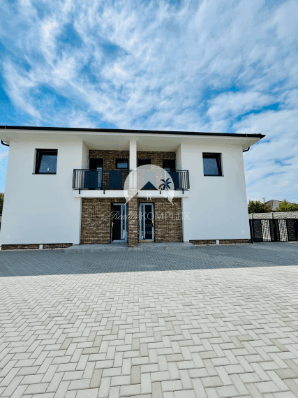 Reality KOMPLEX s.r.o. Vám ponúka na predaj priestranný a svetlý 3-izbový byt v novostavbe štvorbytovky vo Veľkom Mederi.