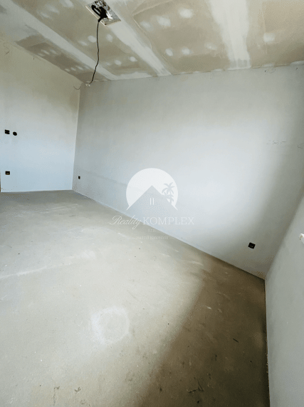 Reality KOMPLEX s.r.o., Vám ponúka na predaj komfortný 3-izbový byt v novostavbe štvorbytovky vo Veľkom Mederi