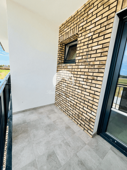 Reality KOMPLEX s.r.o., Vám ponúka na predaj komfortný 3-izbový byt v novostavbe štvorbytovky vo Veľkom Mederi