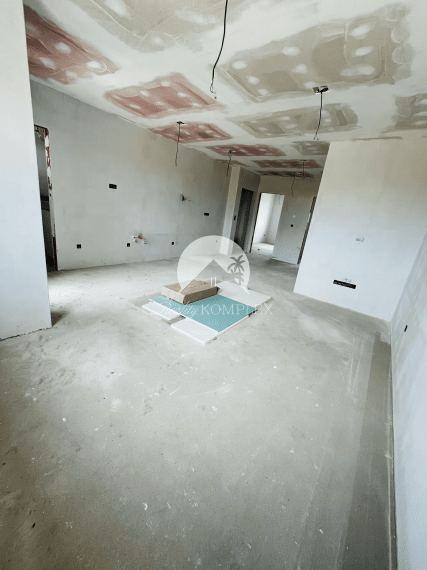 Reality KOMPLEX s.r.o., Vám ponúka na predaj komfortný 3-izbový byt v novostavbe štvorbytovky vo Veľkom Mederi