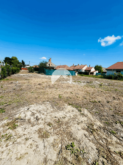 Reality KOMPLEX s.r.o., Vám ponúka na predaj väčší stavebný pozemok vo Veľkom Mederi