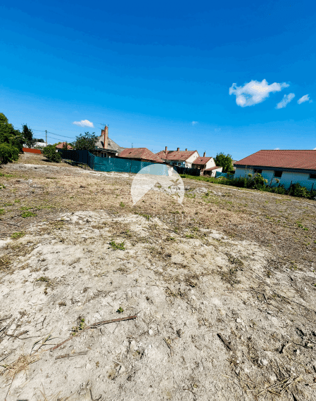Reality KOMPLEX s.r.o., Vám ponúka na predaj väčší stavebný pozemok vo Veľkom Mederi