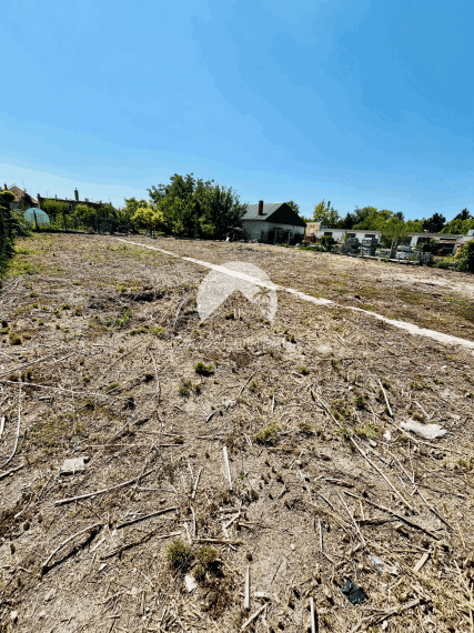 Reality KOMPLEX s.r.o., Vám ponúka na predaj väčší stavebný pozemok vo Veľkom Mederi