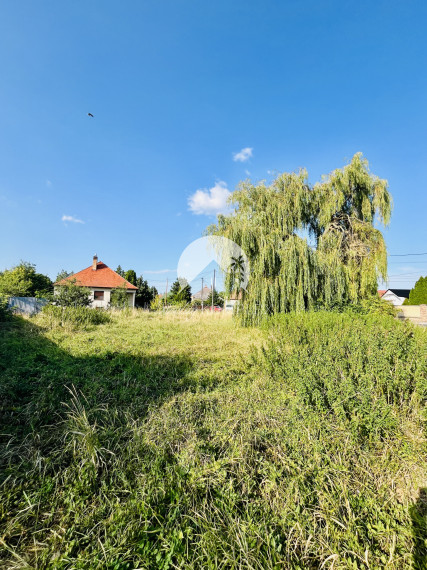 Reality KOMPLEX s.r.o., Vám EXKLUZÍVNE ponúka na predaj pozemok v obci Okoč