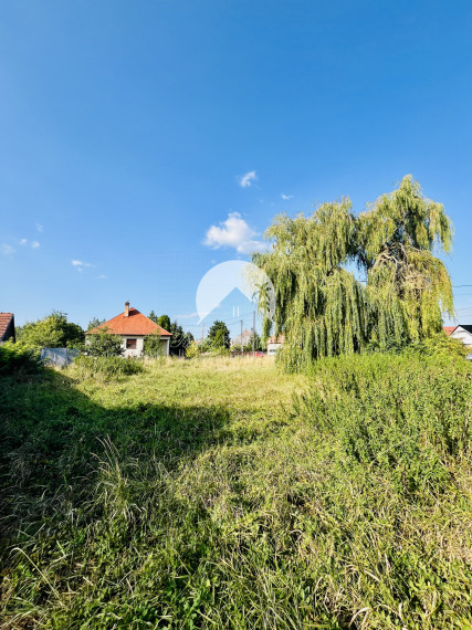 Reality KOMPLEX s.r.o., Vám EXKLUZÍVNE ponúka na predaj pozemok v obci Okoč