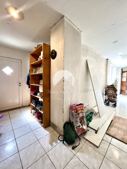 Reality KOMPLEX s.r.o. ponúka na PREDAJ priestranný 5-izbový rodinný dom v obci Horné Saliby – ideálny na pokojné bývanie či rekreáciu