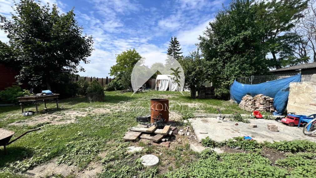 Reality KOMPLEX s.r.o. ponúka na PREDAJ priestranný 5-izbový rodinný dom v obci Horné Saliby – ideálny na pokojné bývanie či rekreáciu