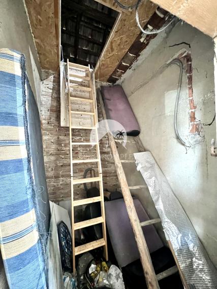 Reality KOMPLEX s.r.o. ponúka na PREDAJ priestranný 5-izbový rodinný dom v obci Horné Saliby – ideálny na pokojné bývanie či rekreáciu