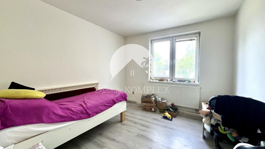 Reality KOMPLEX s.r.o. ponúka na PREDAJ priestranný 5-izbový rodinný dom v obci Horné Saliby – ideálny na pokojné bývanie či rekreáciu