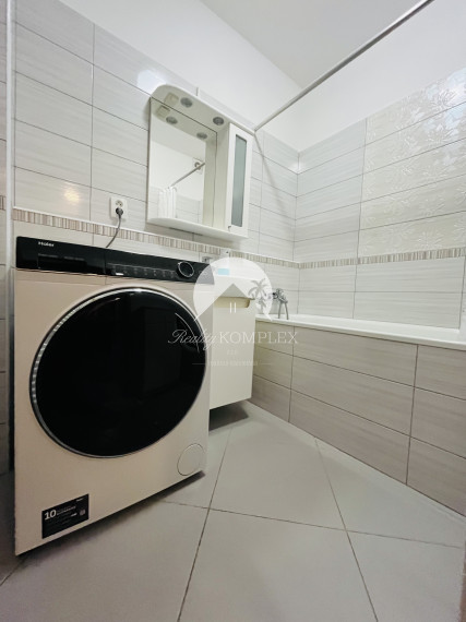 Reality KOMPLEX s.r.o., Vám ponúka na predaj 3-izbový byt v Dunajskej Strede s vlastným parkovacím miestom