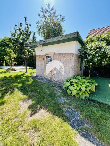 Reality KOMPLEX s.r.o., Vám EXKLUZÍVNE ponúka na predaj útulný 3-izbový rodinný dom v obci Okoč