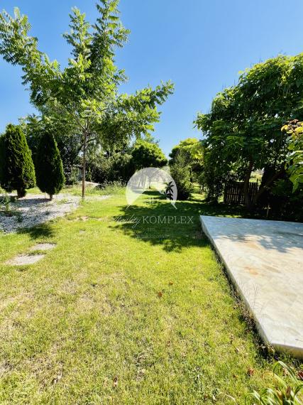 Reality KOMPLEX s.r.o., Vám EXKLUZÍVNE ponúka na predaj útulný 3-izbový rodinný dom v obci Okoč