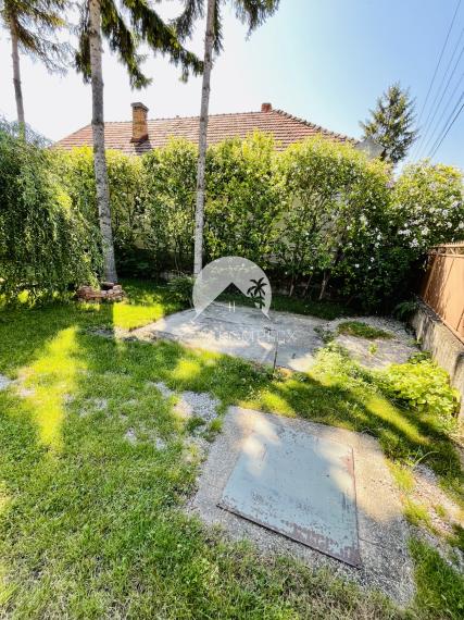 Reality KOMPLEX s.r.o., Vám EXKLUZÍVNE ponúka na predaj útulný 3-izbový rodinný dom v obci Okoč