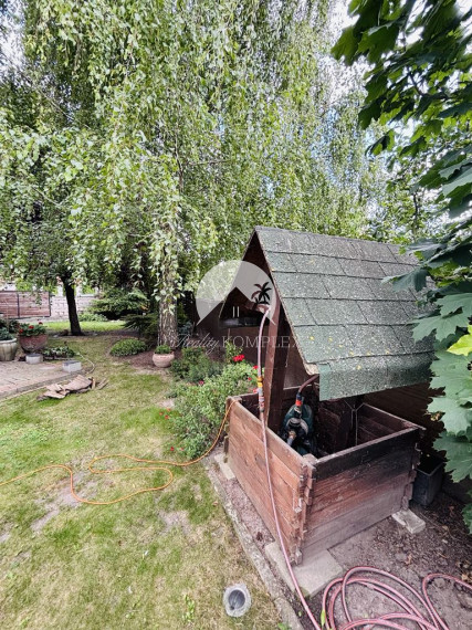 Reality KOMPLEX s.r.o. ponúka na predaj priestranný rodinný dom v meste Kolárovo, ktorý je vďaka svojej dispozícii vhodný aj pre dvojgeneračné bývanie.