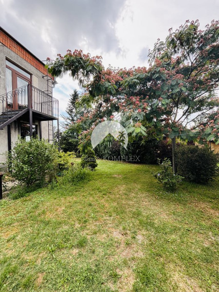 Reality KOMPLEX s.r.o. ponúka na predaj priestranný rodinný dom v meste Kolárovo, ktorý je vďaka svojej dispozícii vhodný aj pre dvojgeneračné bývanie.