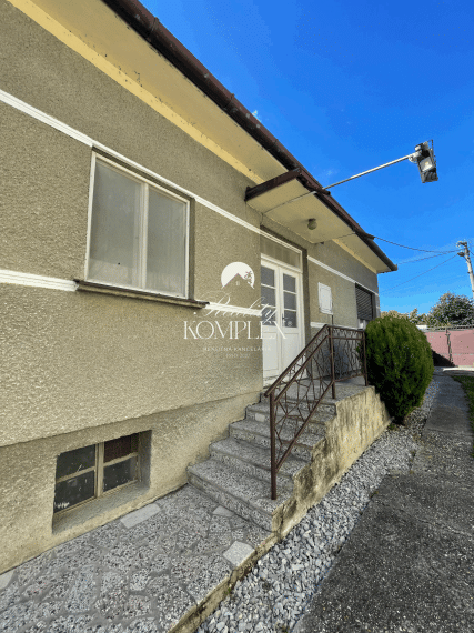 Reality KOMPLEX s.r.o. Vám ponúka Rodinný dom vo Veľkom Blahove - s veľkým pozemkom a výbornou lokalitou