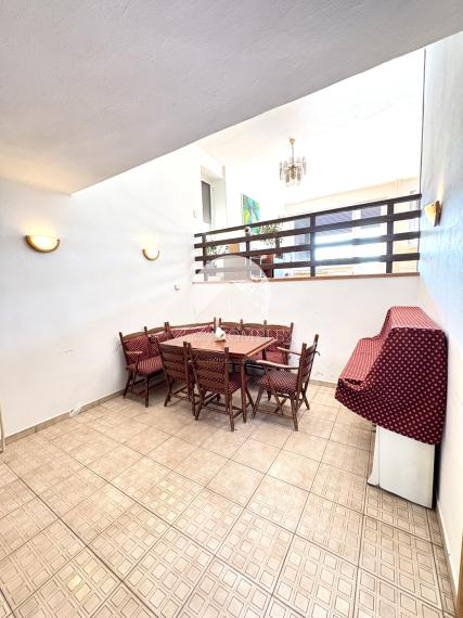 Reality KOMPLEX s.r.o. ponúka na PRENÁJOM 5 izbový rodinný dom s bazénom, záhradou a s garážou v Novej Stráži, časť Komárno !!!